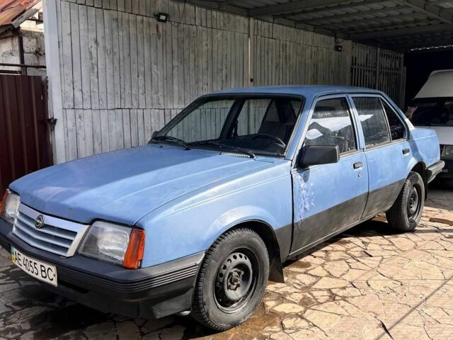 Синий Опель Аскона, объемом двигателя 0 л и пробегом 299 тыс. км за 601 $, фото 1 на Automoto.ua