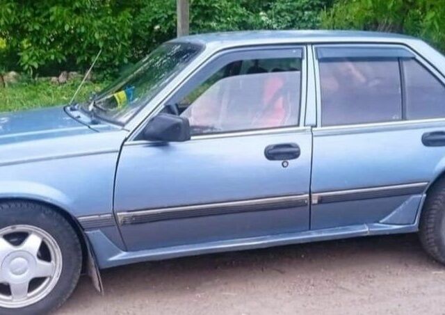 Синий Опель Аскона, объемом двигателя 1.6 л и пробегом 280 тыс. км за 650 $, фото 1 на Automoto.ua