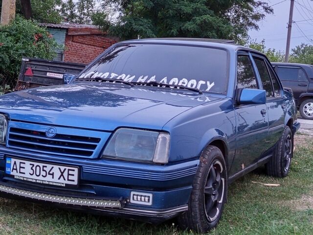 Синій Опель Аскона, об'ємом двигуна 2 л та пробігом 890 тис. км за 1700 $, фото 1 на Automoto.ua