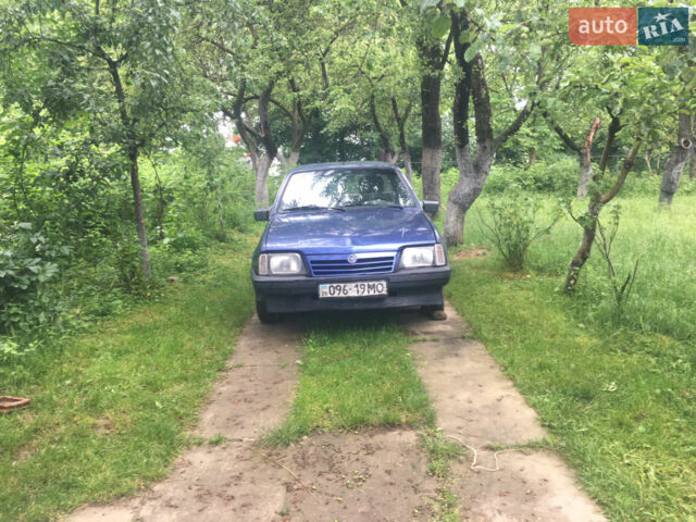 Синий Опель Аскона, объемом двигателя 1.6 л и пробегом 200 тыс. км за 500 $, фото 1 на Automoto.ua