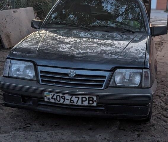 Синий Опель Аскона, объемом двигателя 1.6 л и пробегом 500 тыс. км за 550 $, фото 1 на Automoto.ua