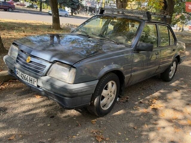Синій Опель Аскона, об'ємом двигуна 1.8 л та пробігом 300 тис. км за 1003 $, фото 1 на Automoto.ua