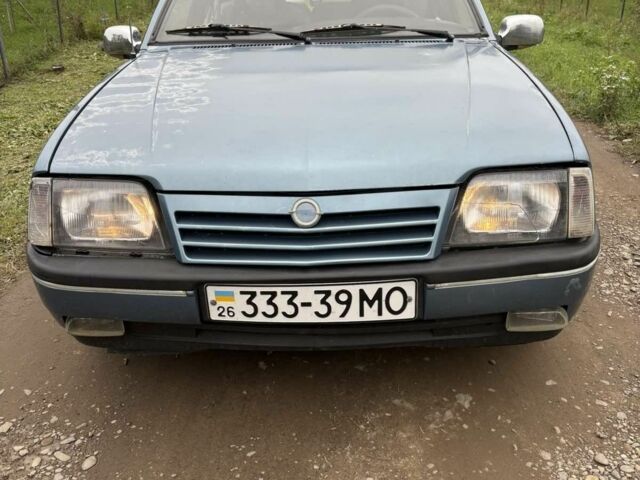 Синий Опель Аскона, объемом двигателя 1.6 л и пробегом 57 тыс. км за 1270 $, фото 1 на Automoto.ua