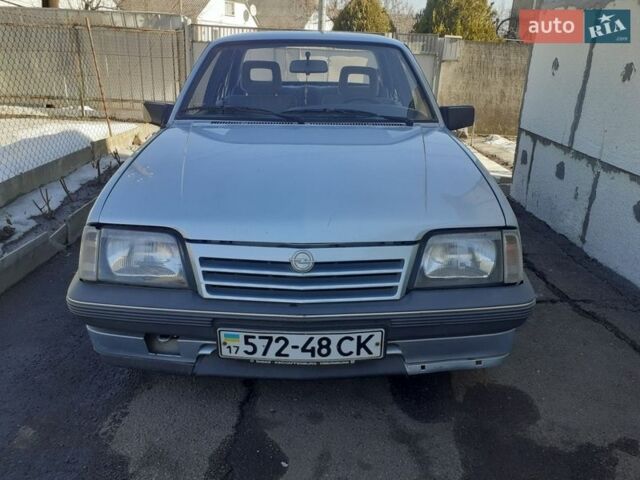 Синий Опель Аскона, объемом двигателя 1.6 л и пробегом 200 тыс. км за 850 $, фото 1 на Automoto.ua