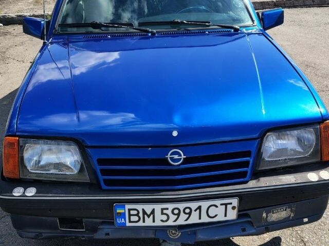 Синий Опель Аскона, объемом двигателя 1.6 л и пробегом 271 тыс. км за 700 $, фото 1 на Automoto.ua