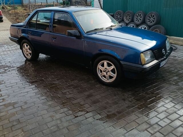 Синій Опель Аскона, об'ємом двигуна 1.8 л та пробігом 100 тис. км за 971 $, фото 1 на Automoto.ua