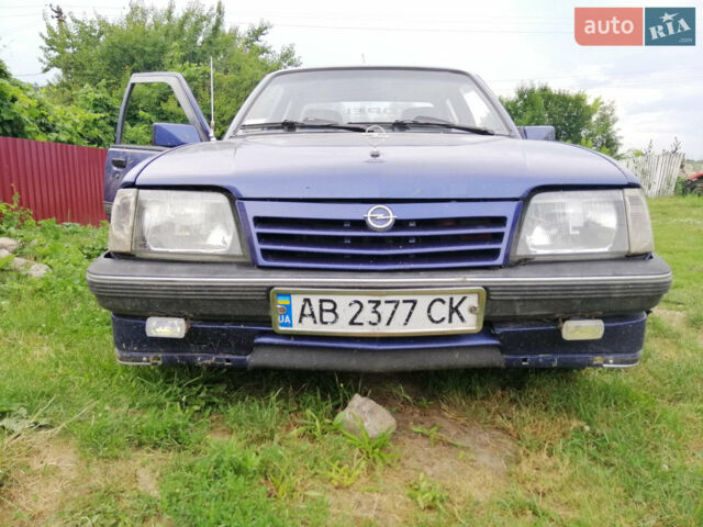 Синий Опель Аскона, объемом двигателя 1.6 л и пробегом 357 тыс. км за 650 $, фото 1 на Automoto.ua