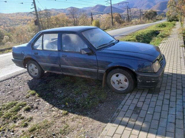 Синий Опель Аскона, объемом двигателя 2 л и пробегом 260 тыс. км за 1071 $, фото 1 на Automoto.ua