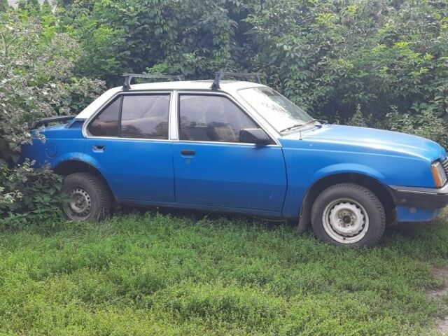 Синій Опель Аскона, об'ємом двигуна 0 л та пробігом 200 тис. км за 922 $, фото 1 на Automoto.ua