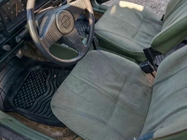 Зелений Опель Аскона, об'ємом двигуна 1 л та пробігом 300 тис. км за 500 $, фото 1 на Automoto.ua