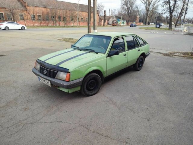 Зелений Опель Аскона, об'ємом двигуна 1.6 л та пробігом 260 тис. км за 550 $, фото 1 на Automoto.ua