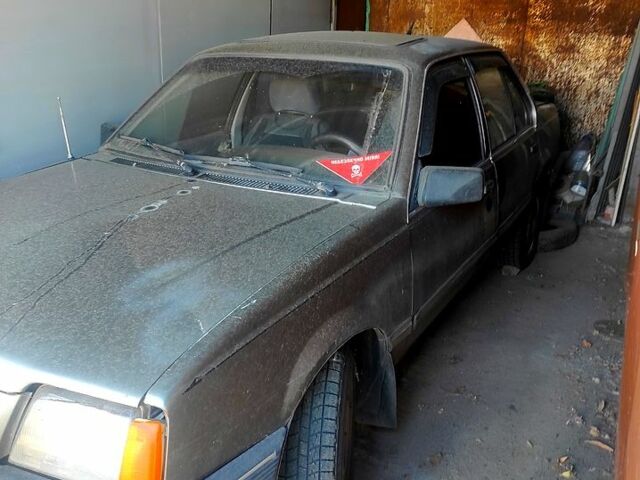 Зеленый Опель Аскона, объемом двигателя 1.6 л и пробегом 350 тыс. км за 30000 $, фото 1 на Automoto.ua