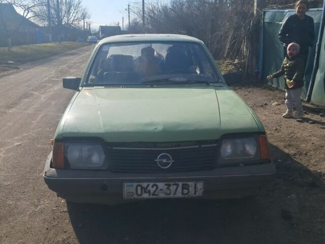 Зеленый Опель Аскона, объемом двигателя 6 л и пробегом 564 тыс. км за 677 $, фото 1 на Automoto.ua