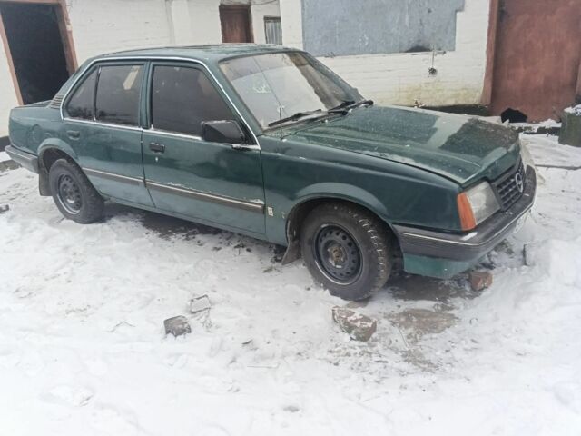 Зелений Опель Аскона, об'ємом двигуна 1 л та пробігом 200 тис. км за 1000 $, фото 1 на Automoto.ua