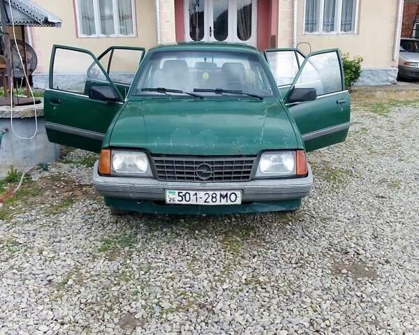 Зеленый Опель Аскона, объемом двигателя 1.6 л и пробегом 300 тыс. км за 1300 $, фото 1 на Automoto.ua