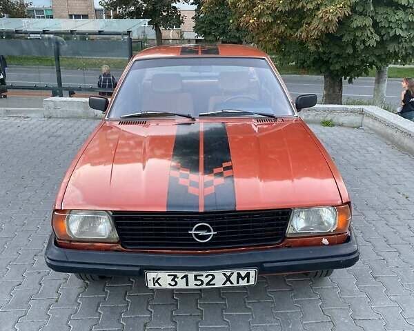 Оранжевый Опель Аскона, объемом двигателя 1.9 л и пробегом 185 тыс. км за 1400 $, фото 1 на Automoto.ua