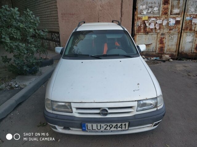 Белый Опель Астра Ф, объемом двигателя 1.6 л и пробегом 280 тыс. км за 1800 $, фото 1 на Automoto.ua