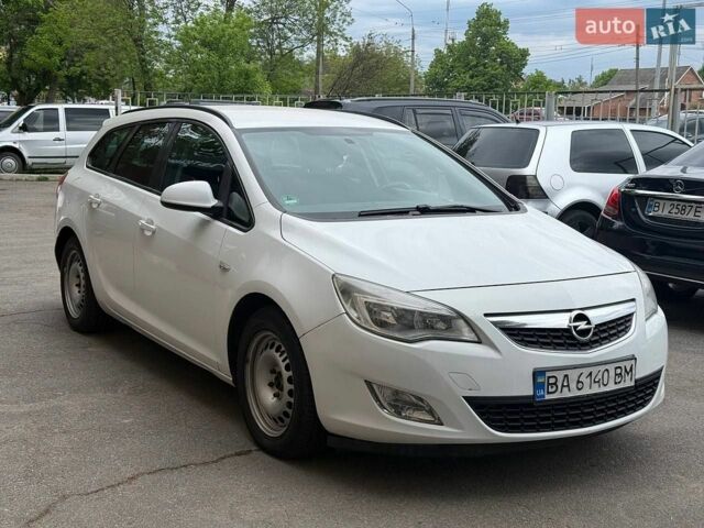 Белый Опель Астра ГТЦ, объемом двигателя 1.25 л и пробегом 300 тыс. км за 6300 $, фото 1 на Automoto.ua