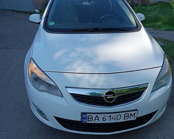 Білий Опель Астра ГТЦ, об'ємом двигуна 1.3 л та пробігом 320 тис. км за 6000 $, фото 1 на Automoto.ua