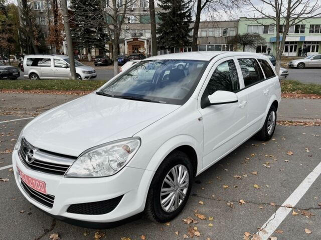 Білий Опель Астра Н, об'ємом двигуна 1.8 л та пробігом 250 тис. км за 6000 $, фото 1 на Automoto.ua