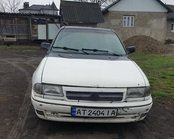 Белый Опель Астра, объемом двигателя 1.6 л и пробегом 333 тыс. км за 1100 $, фото 1 на Automoto.ua