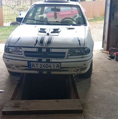 Белый Опель Астра, объемом двигателя 1.6 л и пробегом 3 тыс. км за 1000 $, фото 1 на Automoto.ua