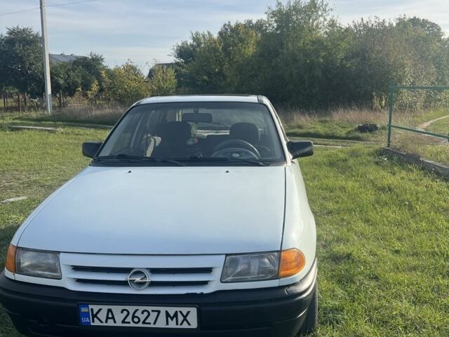Білий Опель Астра, об'ємом двигуна 1.4 л та пробігом 376 тис. км за 2009 $, фото 1 на Automoto.ua
