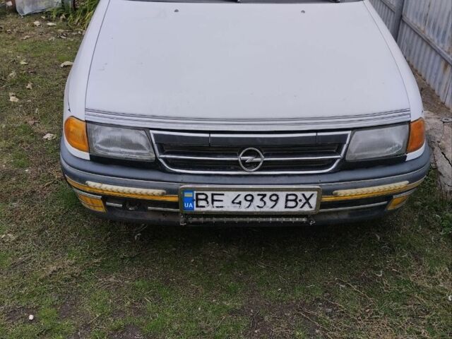 Білий Опель Астра, об'ємом двигуна 1.4 л та пробігом 200 тис. км за 1500 $, фото 1 на Automoto.ua