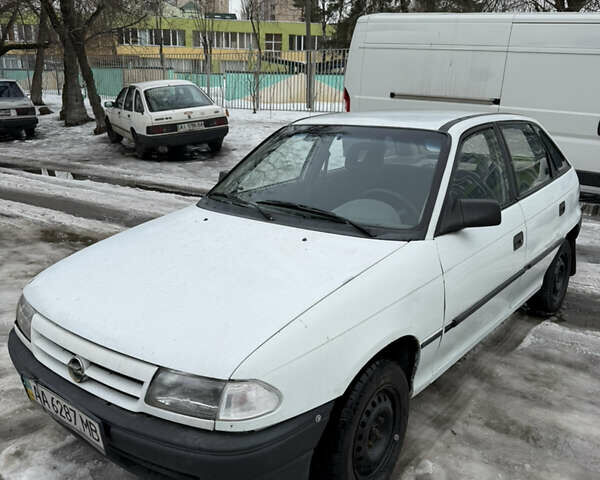 Білий Опель Астра, об'ємом двигуна 1.8 л та пробігом 351 тис. км за 1600 $, фото 1 на Automoto.ua