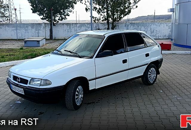 Білий Опель Астра, об'ємом двигуна 1.6 л та пробігом 200 тис. км за 1350 $, фото 1 на Automoto.ua