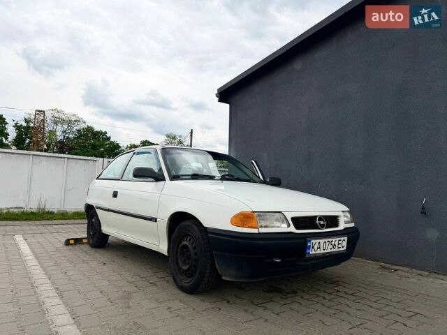 Белый Опель Астра, объемом двигателя 1.39 л и пробегом 160 тыс. км за 1600 $, фото 1 на Automoto.ua