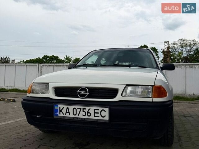 Білий Опель Астра, об'ємом двигуна 1.39 л та пробігом 160 тис. км за 1700 $, фото 1 на Automoto.ua