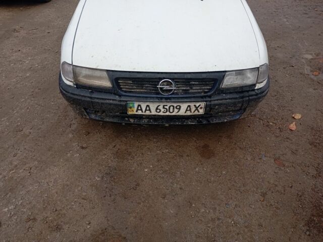 Белый Опель Астра, объемом двигателя 1.7 л и пробегом 450 тыс. км за 1200 $, фото 1 на Automoto.ua