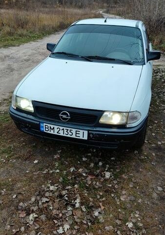 Белый Опель Астра, объемом двигателя 1.4 л и пробегом 302 тыс. км за 1350 $, фото 1 на Automoto.ua