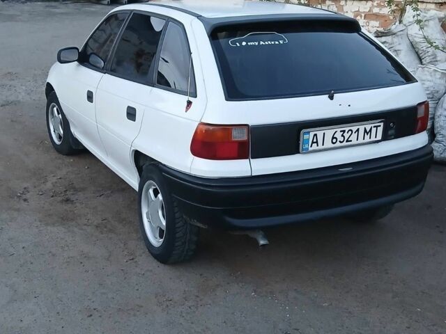 Білий Опель Астра, об'ємом двигуна 1.8 л та пробігом 250 тис. км за 1500 $, фото 1 на Automoto.ua
