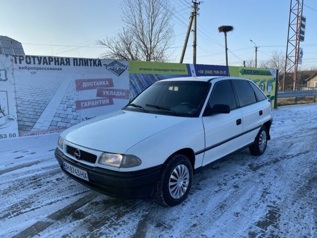 Білий Опель Астра, об'ємом двигуна 1.6 л та пробігом 250 тис. км за 1500 $, фото 1 на Automoto.ua