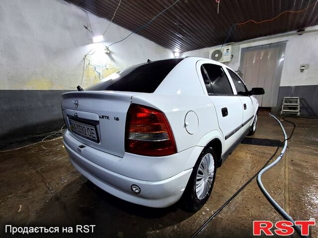 Білий Опель Астра, об'ємом двигуна 1.6 л та пробігом 256 тис. км за 2800 $, фото 1 на Automoto.ua