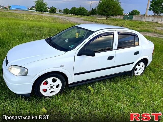 Белый Опель Астра, объемом двигателя 2 л и пробегом 240 тыс. км за 3400 $, фото 1 на Automoto.ua