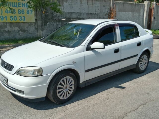 Белый Опель Астра, объемом двигателя 1.4 л и пробегом 215 тыс. км за 2200 $, фото 1 на Automoto.ua