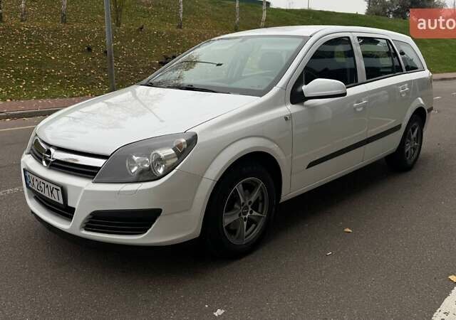 Белый Опель Астра, объемом двигателя 1.6 л и пробегом 238 тыс. км за 5550 $, фото 1 на Automoto.ua