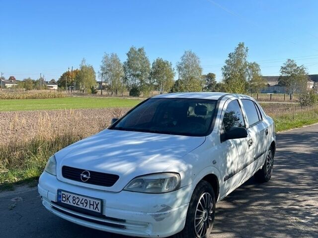 Белый Опель Астра, объемом двигателя 1.69 л и пробегом 230 тыс. км за 2600 $, фото 1 на Automoto.ua