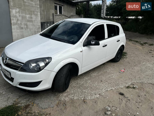 Белый Опель Астра, объемом двигателя 1.36 л и пробегом 250 тыс. км за 5300 $, фото 1 на Automoto.ua