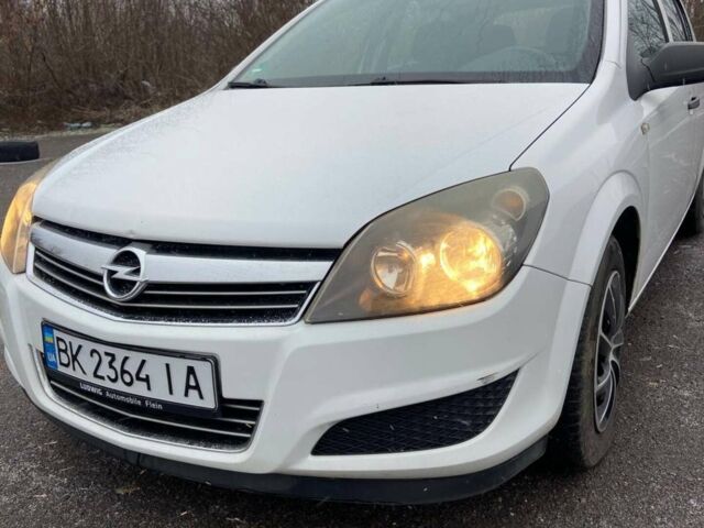 Белый Опель Астра, объемом двигателя 1.36 л и пробегом 215 тыс. км за 4650 $, фото 1 на Automoto.ua
