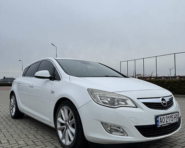Белый Опель Астра, объемом двигателя 1.7 л и пробегом 250 тыс. км за 6500 $, фото 1 на Automoto.ua