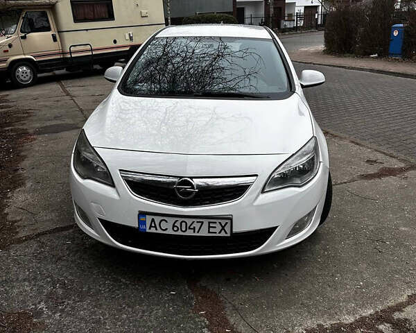 Белый Опель Астра, объемом двигателя 1.69 л и пробегом 330 тыс. км за 5800 $, фото 1 на Automoto.ua