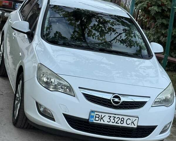 Белый Опель Астра, объемом двигателя 1.69 л и пробегом 300 тыс. км за 6300 $, фото 1 на Automoto.ua