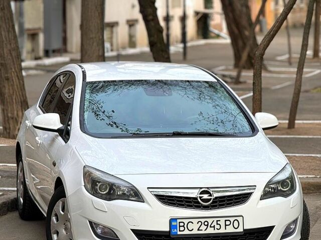 Белый Опель Астра, объемом двигателя 1.7 л и пробегом 248 тыс. км за 6300 $, фото 1 на Automoto.ua