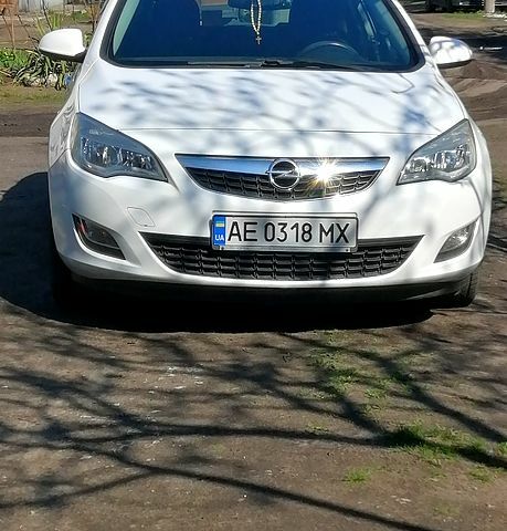 Белый Опель Астра, объемом двигателя 1.4 л и пробегом 198 тыс. км за 6000 $, фото 1 на Automoto.ua