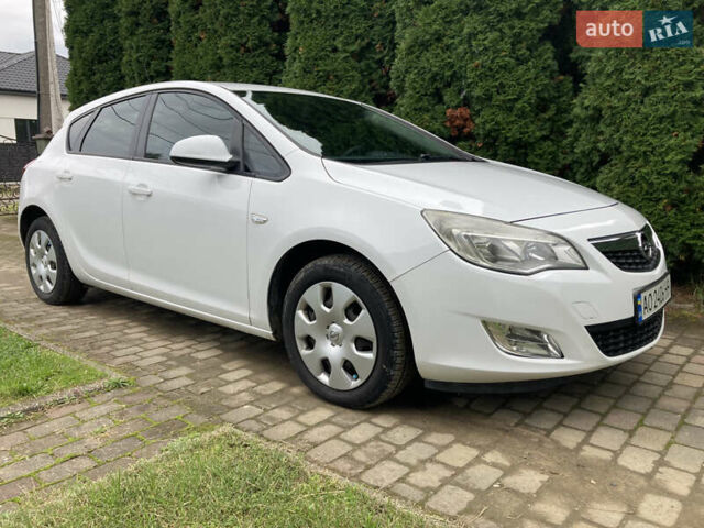 Белый Опель Астра, объемом двигателя 1.69 л и пробегом 256 тыс. км за 6600 $, фото 1 на Automoto.ua