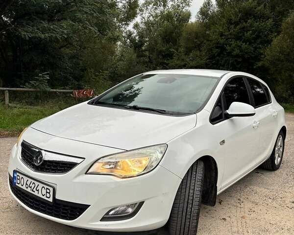 Опель Астра 2010 в Жовкве на Automoto.ua Белый Опель Астра, объемом двигателя 1.7 л и пробегом 180 тыс. км за 6800 $, фото 1 на Automoto.ua